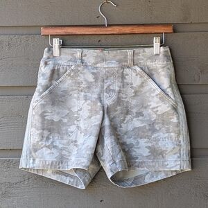 SPANX Women's Comfy Stretch Twill Shorts Green Gray Camo Size XS Side Stripe